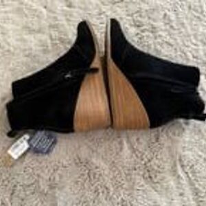 NWT TOMS Woman’s Sutton Asymmetrical Cutout Wedge Booties Black Size 12‎